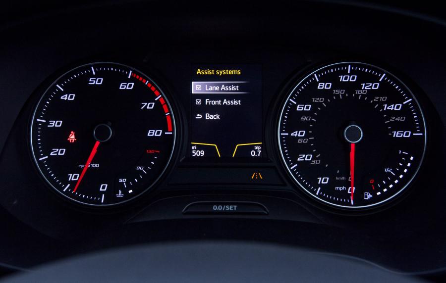Панель приборов Seat Leon FR (5F) 2017 года  (UK) (фото 25 из 42)